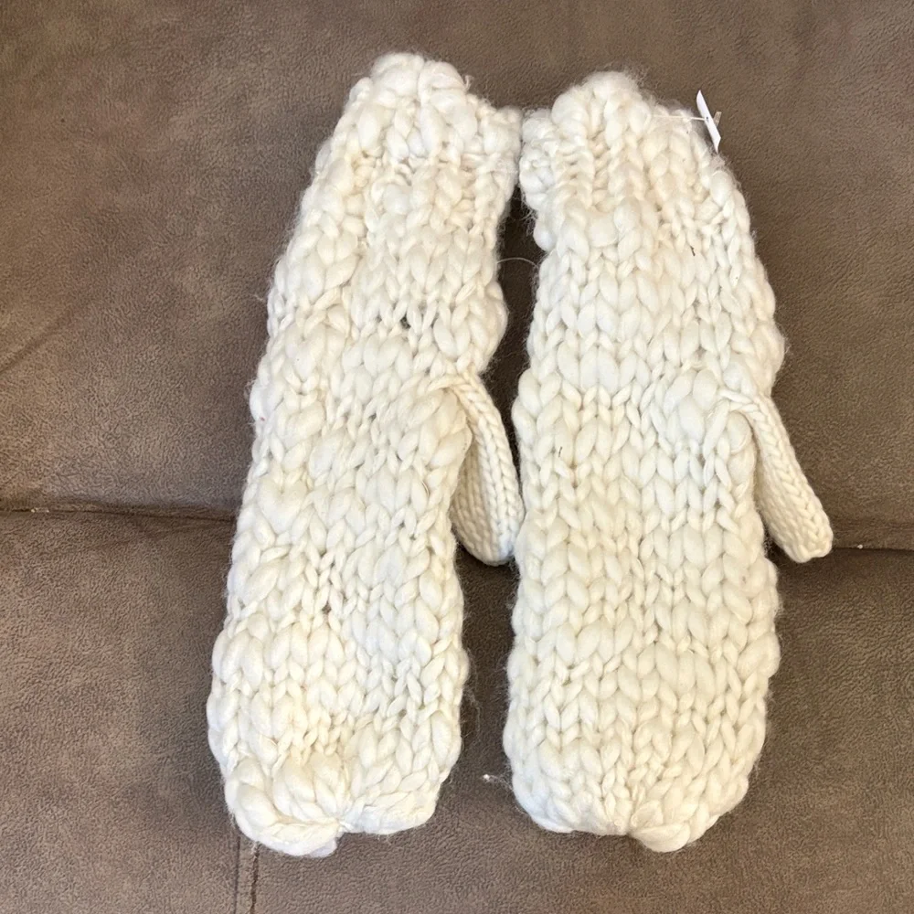 ❤️Cozy Cream Knit Mittens